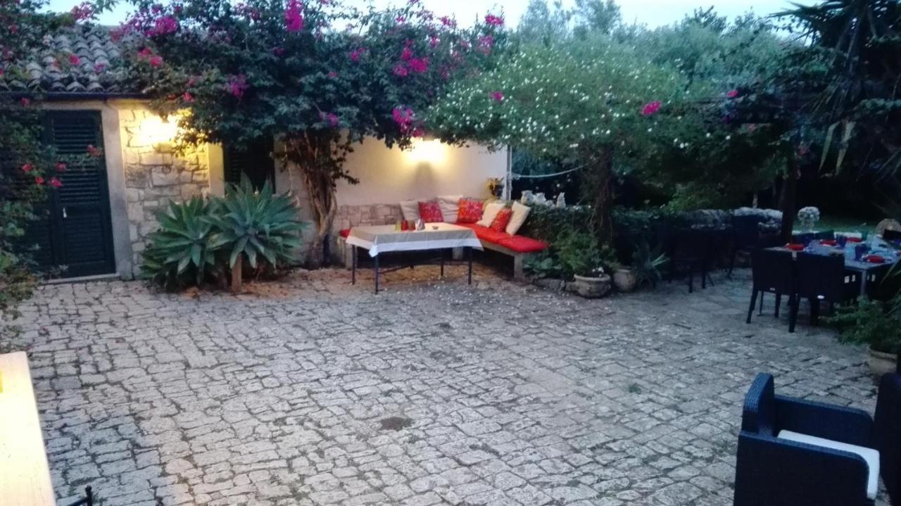 Отель Oasi Di Campagna Модика Экстерьер фото